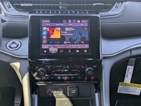 New 2025 Jeep Grand Cherokee Altitude image 16