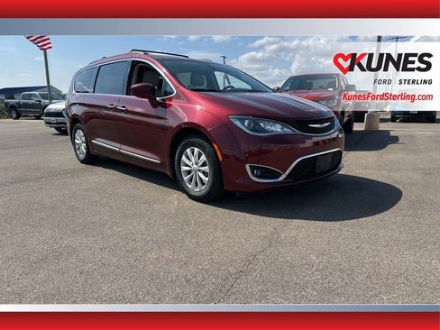 Used 2017 Chrysler Pacifica Touring-L image 1