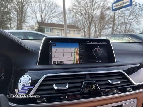 Used 2022 BMW 750Li xDrive AWD/4WD image 48