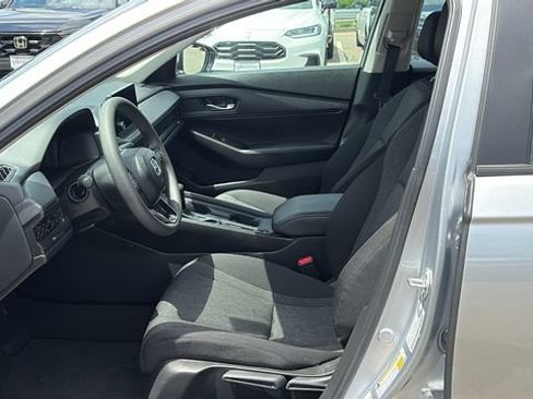 Used 2025 Honda Accord LX image 10