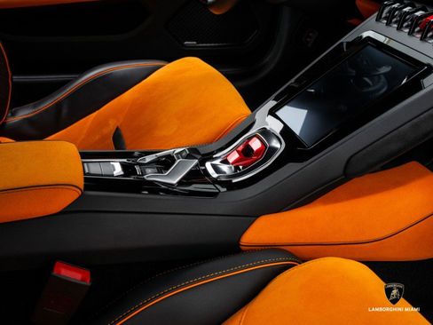 Used 2021 Lamborghini Huracan EVO image 41