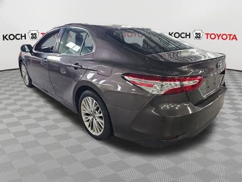 Used 2018 Toyota Camry XLE image 6