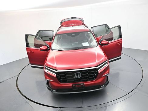 Used 2025 Honda Pilot Touring image 34