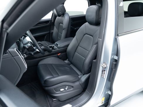 Used 2020 Porsche Cayenne image 5