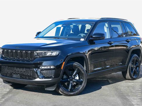 Used 2023 Jeep Grand Cherokee Limited w/ Black Appearance Package image 1