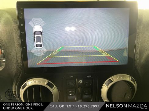 Used 2017 Jeep Wrangler Unlimited Rubicon image 28