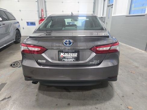 Used 2018 Toyota Camry XLE image 5