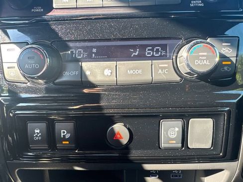 Used 2024 Nissan Titan SV w/ SV Bronze Edition Package image 36