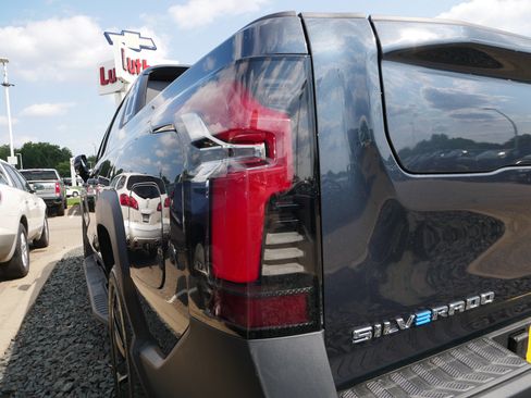 Used 2026 Chevrolet Silverado EV LT w/ Premium Package AWD/4WD image 8