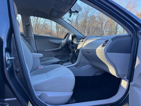 Used 2010 Toyota Corolla LE w/ All Weather Guard Pkg image 13