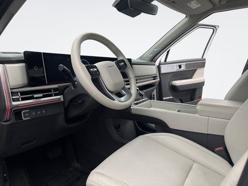 Used 2025 Hyundai Santa Fe Limited AWD/4WD image 10
