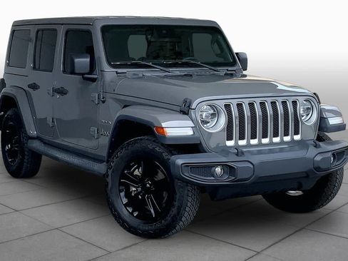 Used 2019 Jeep Wrangler Unlimited Sahara AWD/4WD image 3