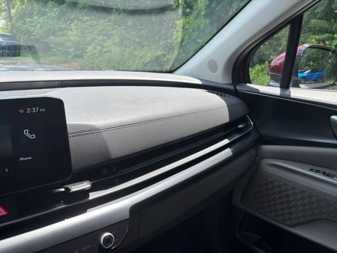 Used 2026 Kia Carnival FWD image 33