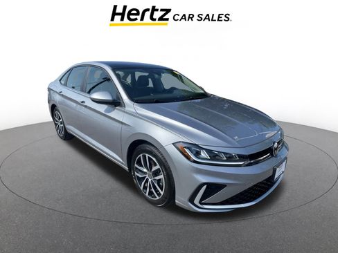 Used 2025 Volkswagen Jetta SE image 1