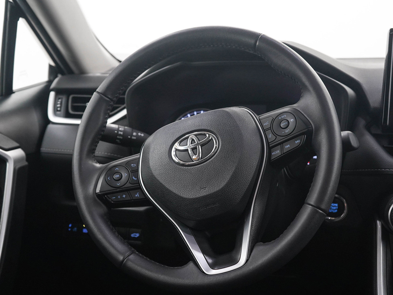 Used 2022 Toyota RAV4 XLE Premium FWD image 17