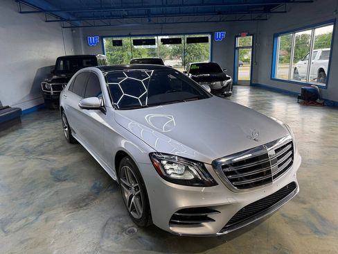 Used 2019 Mercedes-Benz S 560 4MATIC Sedan w/ AMG Line Exterior image 4