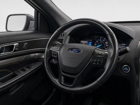 Used 2019 Ford Explorer XLT w/ Equipment Group 202A AWD/4WD image 28