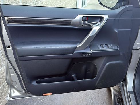 Used 2023 Lexus GX 460 Premium image 4