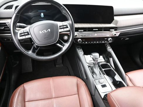 Used 2024 Kia Telluride EX w/ EX Captain's Chair Package image 13