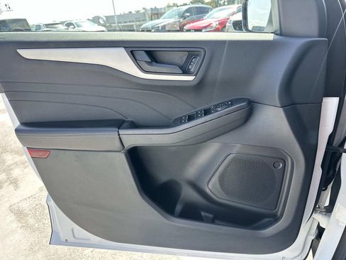 Used 2022 Ford Escape SE w/ SE Sport Appearance Package image 22