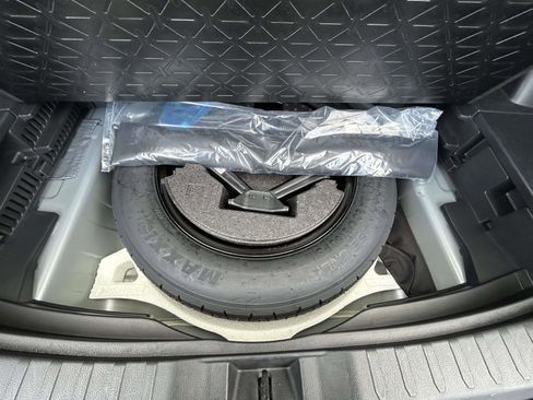 Used 2025 Toyota RAV4 XLE FWD image 17