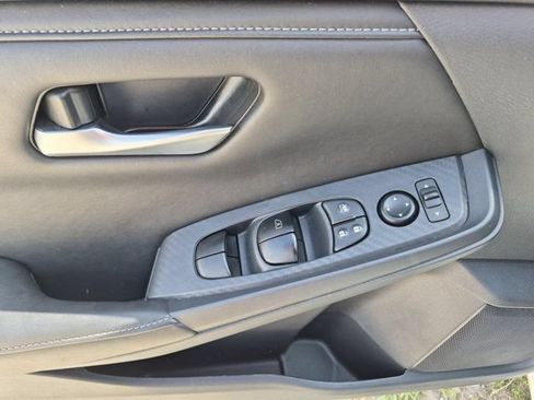 Used 2025 Nissan Sentra SV FWD image 13