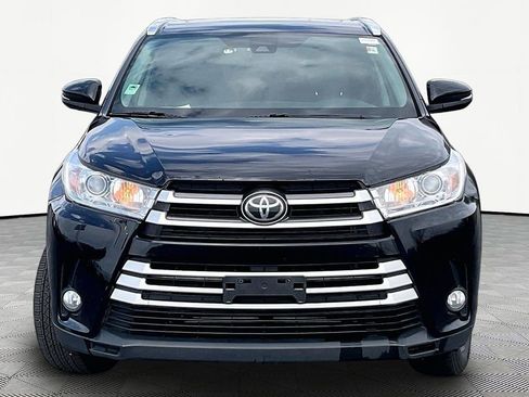 Used 2019 Toyota Highlander XLE AWD/4WD image 2