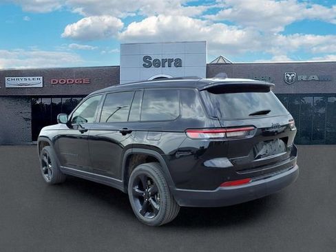 Used 2024 Jeep Grand Cherokee L Limited w/ Black Appearance Package AWD/4WD image 4