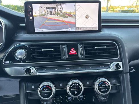 Used 2022 Genesis G70 2.0T image 35