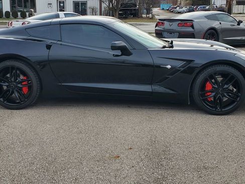 Used 2019 Chevrolet Corvette Stingray Coupe w/ 1LT image 2