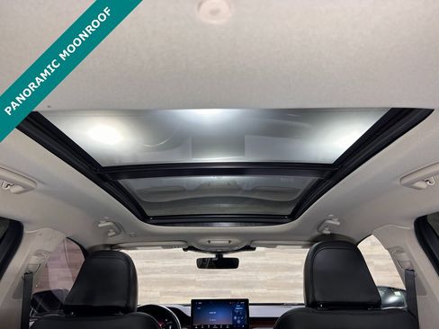 Used 2023 Lincoln Nautilus Reserve w/ Luxury Package image 5