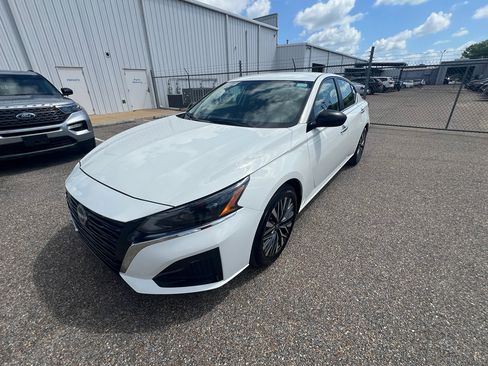 Used 2025 Nissan Altima 2.5 SV FWD image 5