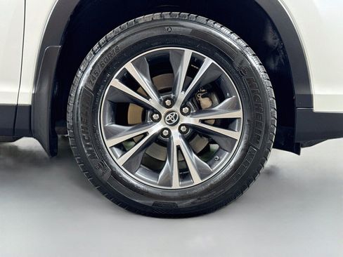 Used 2019 Toyota Highlander Plus AWD/4WD image 42