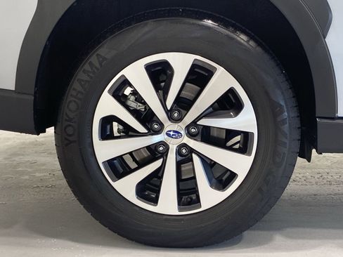 Used 2025 Subaru Outback Premium AWD/4WD image 10
