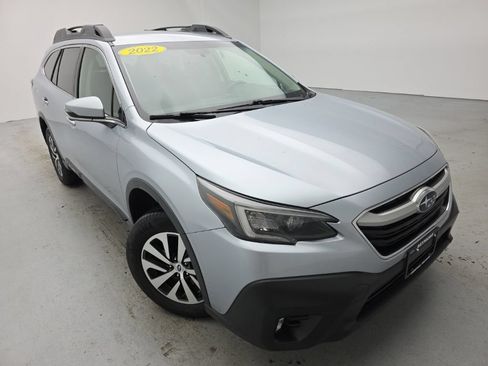 Used 2022 Subaru Outback Premium AWD/4WD image 2