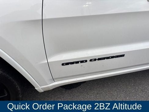 Used 2018 Jeep Grand Cherokee Altitude AWD/4WD image 7