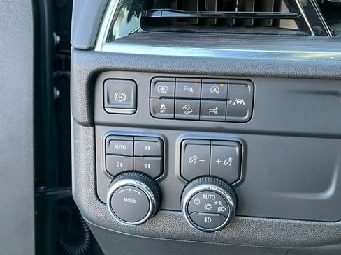 Used 2025 Chevrolet Suburban Z71 AWD/4WD image 23