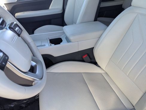 Used 2025 Hyundai Santa Fe SEL image 19