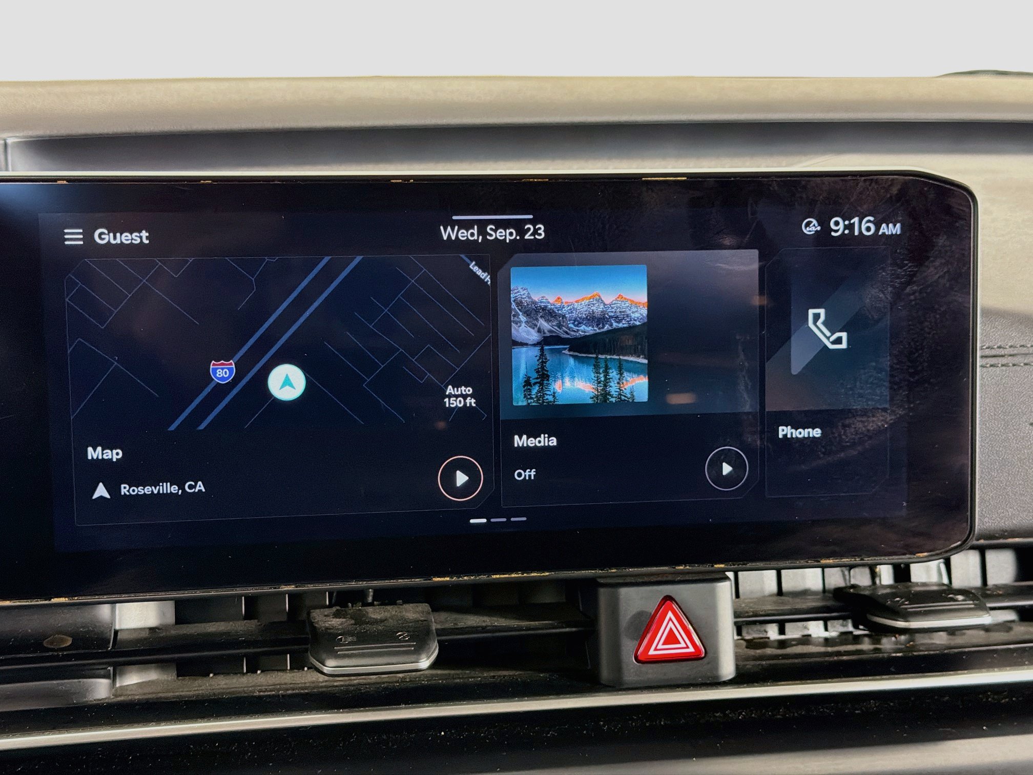 Used 2025 Kia Carnival FWD image 21