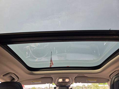 Used 2022 Volvo XC60 B5 Momentum image 11