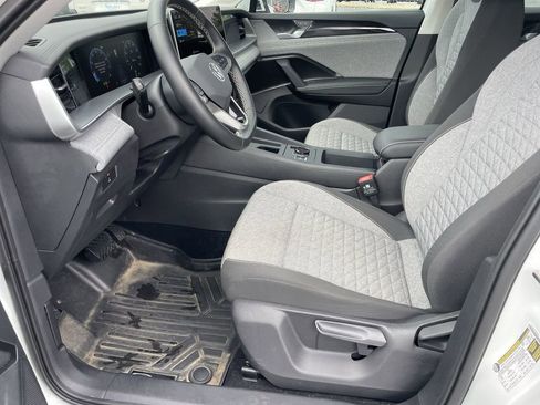 Certified 2025 Volkswagen Tiguan S FWD image 8