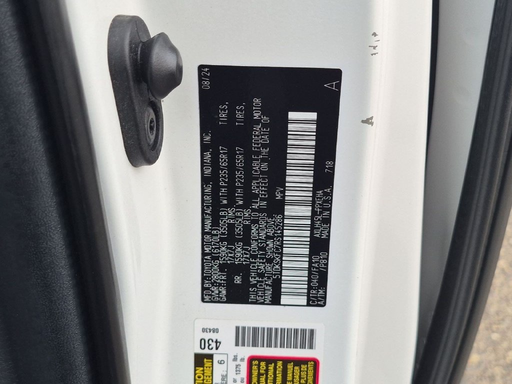 Used 2024 Toyota Sienna LE AWD/4WD image 32