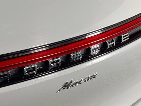 Used 2020 Porsche Macan AWD/4WD image 25