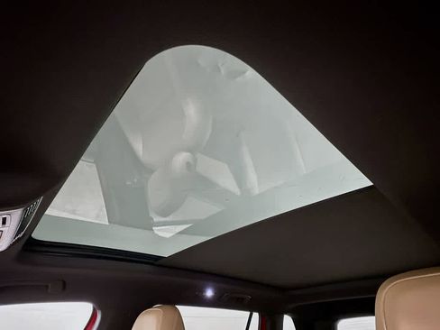 Used 2024 Volkswagen Tiguan SE R-Line image 30