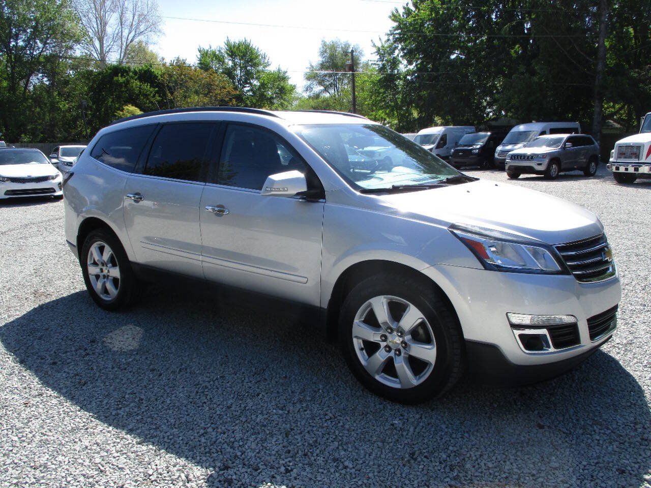 Used 2017 Chevrolet Traverse LT w/ Style and Technology Package FWD image 7