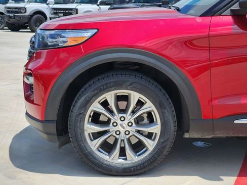 Used 2022 Ford Explorer XLT w/ Equipment Group 202A AWD/4WD image 9