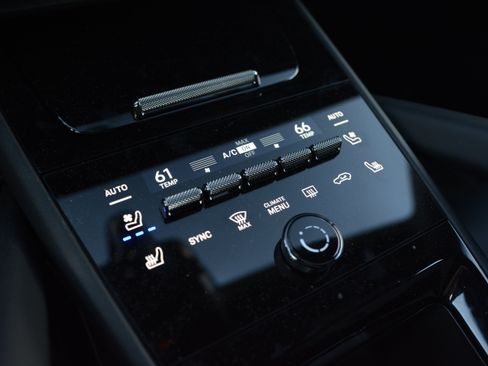 Certified 2026 Porsche Cayenne GTS AWD/4WD image 23