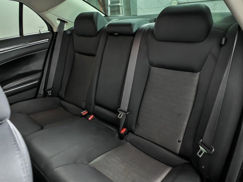 Used 2019 Chrysler 300 Touring RWD image 17