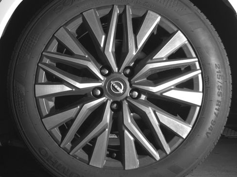 Used 2025 Nissan Altima 2.5 SV image 14