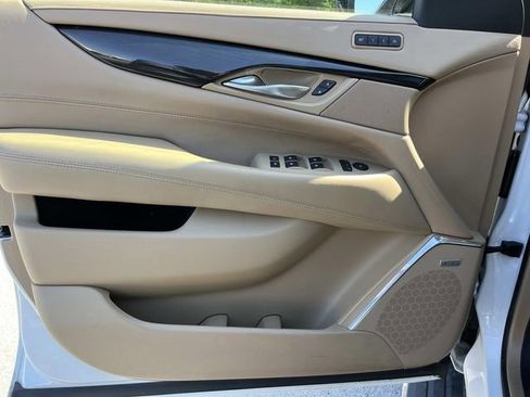 Used 2018 Cadillac Escalade ESV Platinum image 36